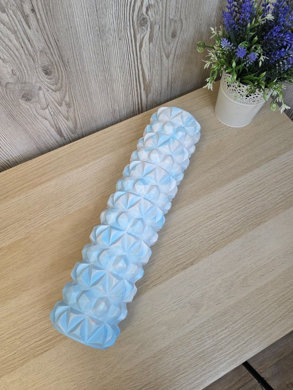 Ролик массажный для йоги и фитнеса 45см бело-голубой