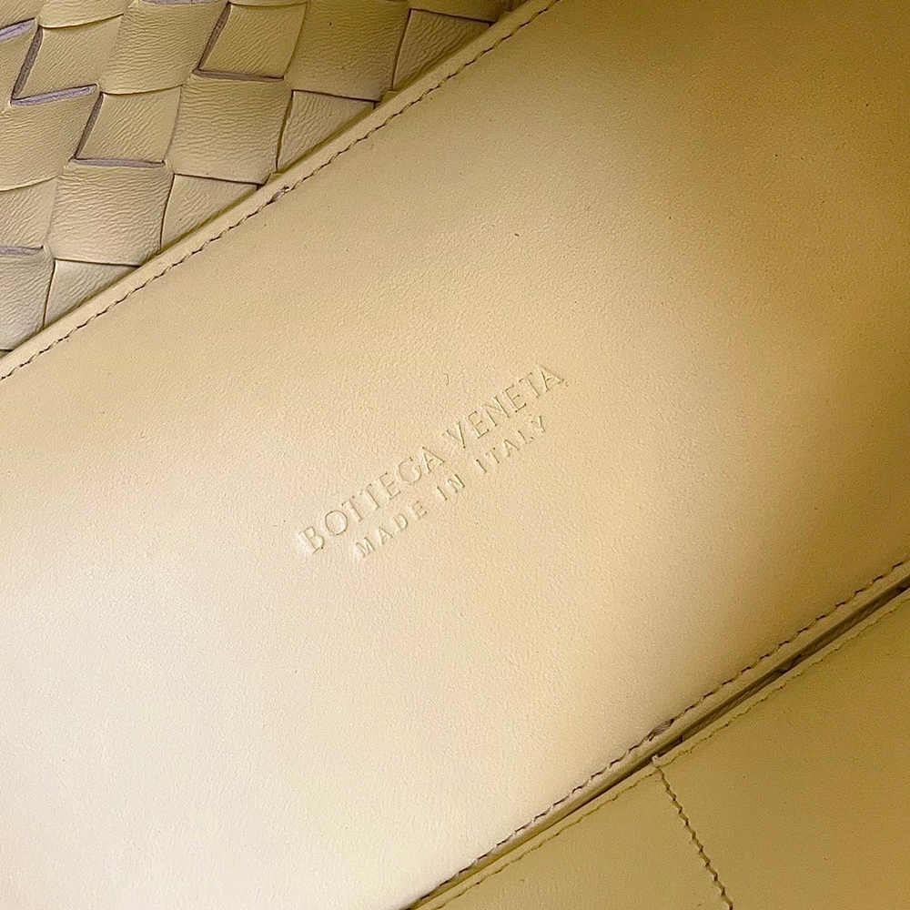 Bottega Veneta Medium Andiamo 32 cm