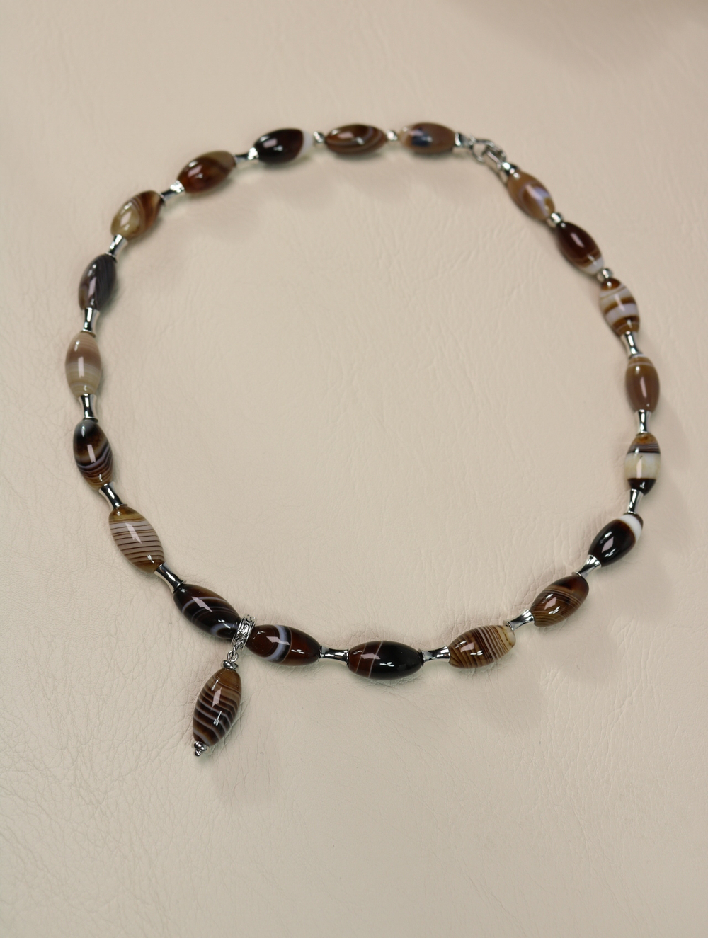 Чокер-колье из полосатого агата «Линии спокойствия»