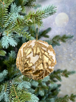 Шар 13см ChristmasDeLuxe premium collection бежевый/золотой