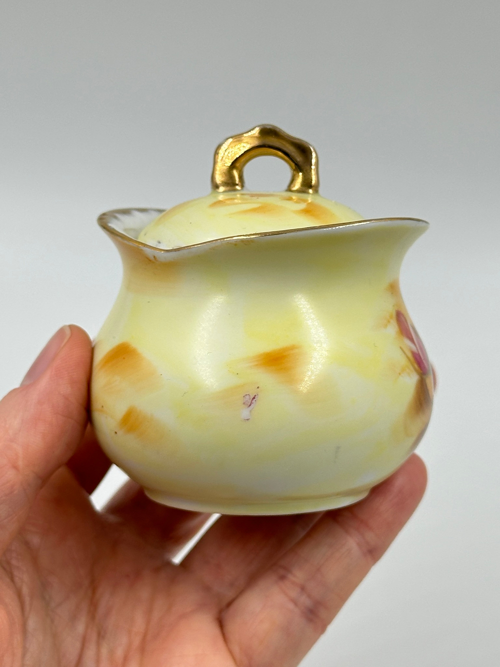 Миниатюрная сахарница с розами