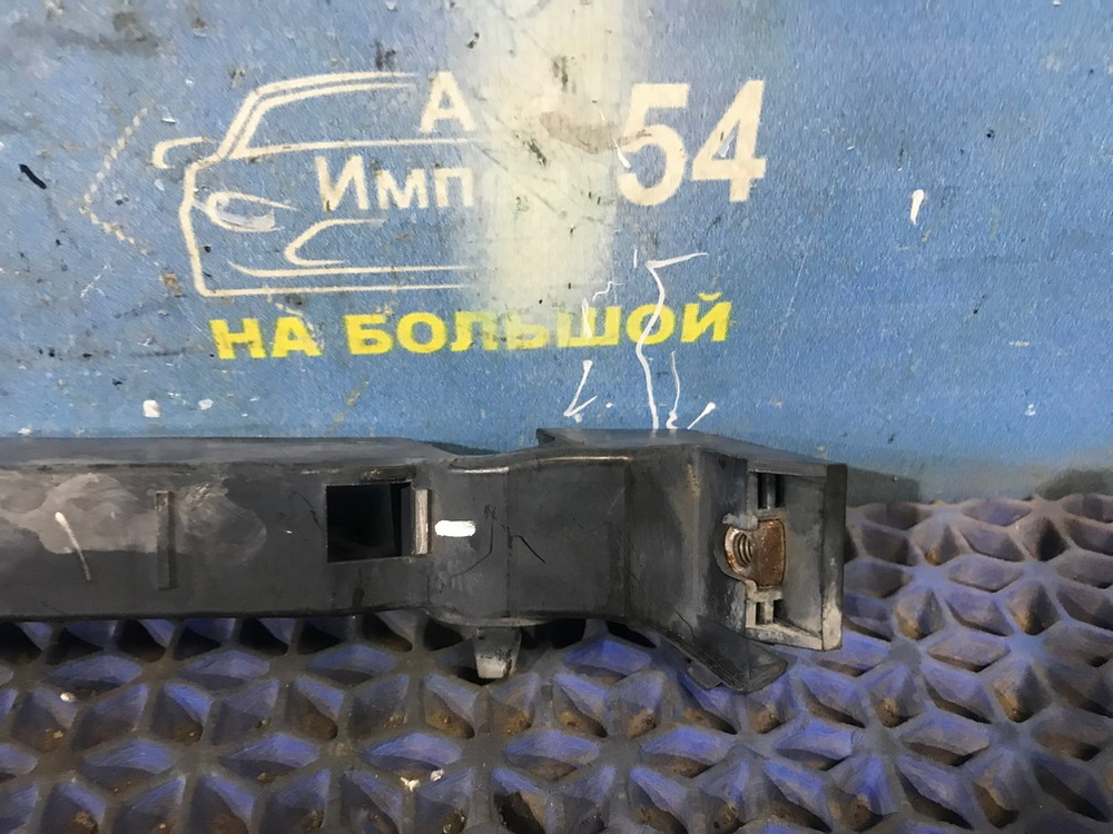 Крепление бампера переднее правое MAZDA DEMIO 2002-2005