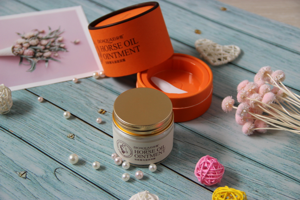 Антивозрастной крем для лица с лошадиным жиром, 70г