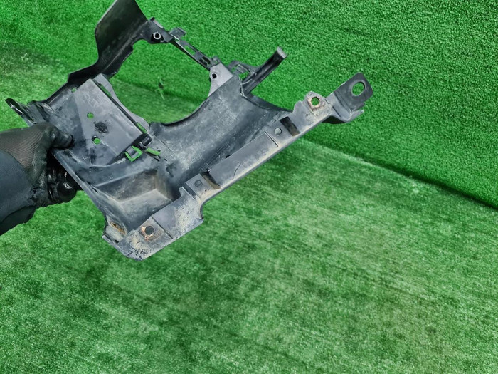 Кронштейн ПТФ правый BMW 3er F30 (2015-2020)