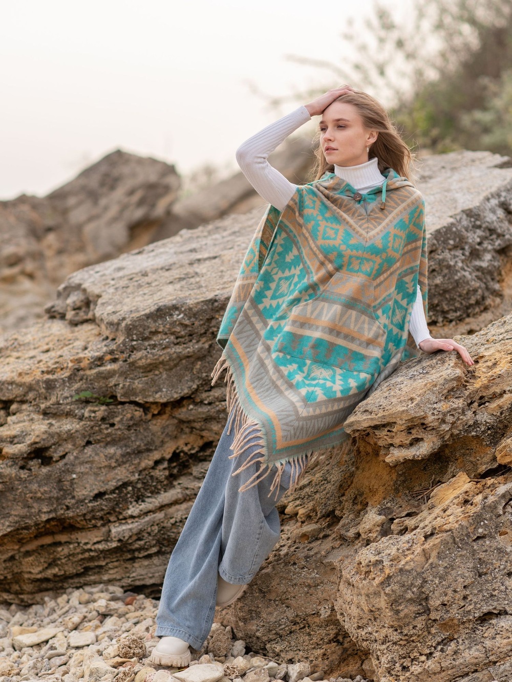 Пончо женское шерстяное с орнаментом