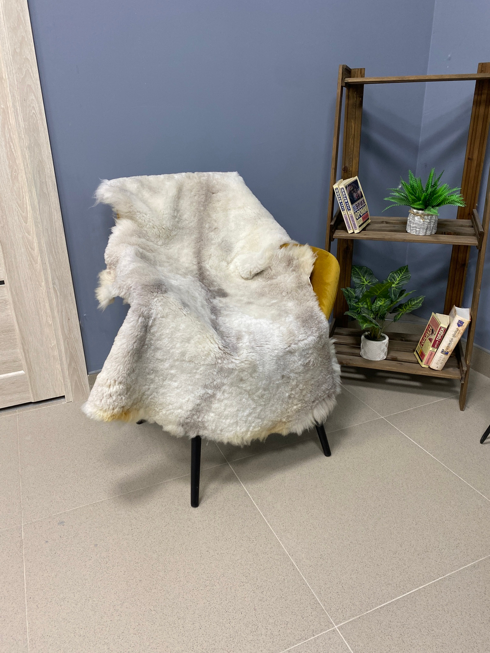 Шкура коврик меховой прикроватный овчина, 110х60 см.