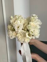 Свадебный букет из калл, диантусов, одноголовых роз,лизиантуса и маттиолы