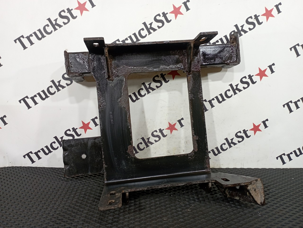 Кронштейн корпуса подножек правый 2017г