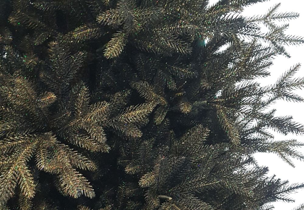 Искусственная черная елка «Фэнтези» (Литая хвоя с блестками) 250 см / 2,5 м