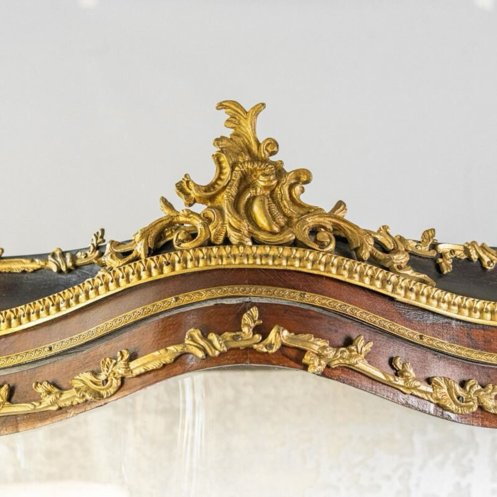 Витрина в дворцовом стиле