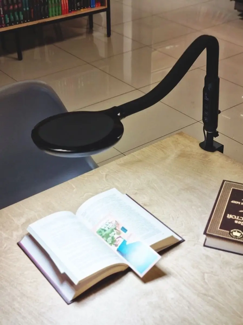 Лампа для наращивания ресниц на струбцине LED