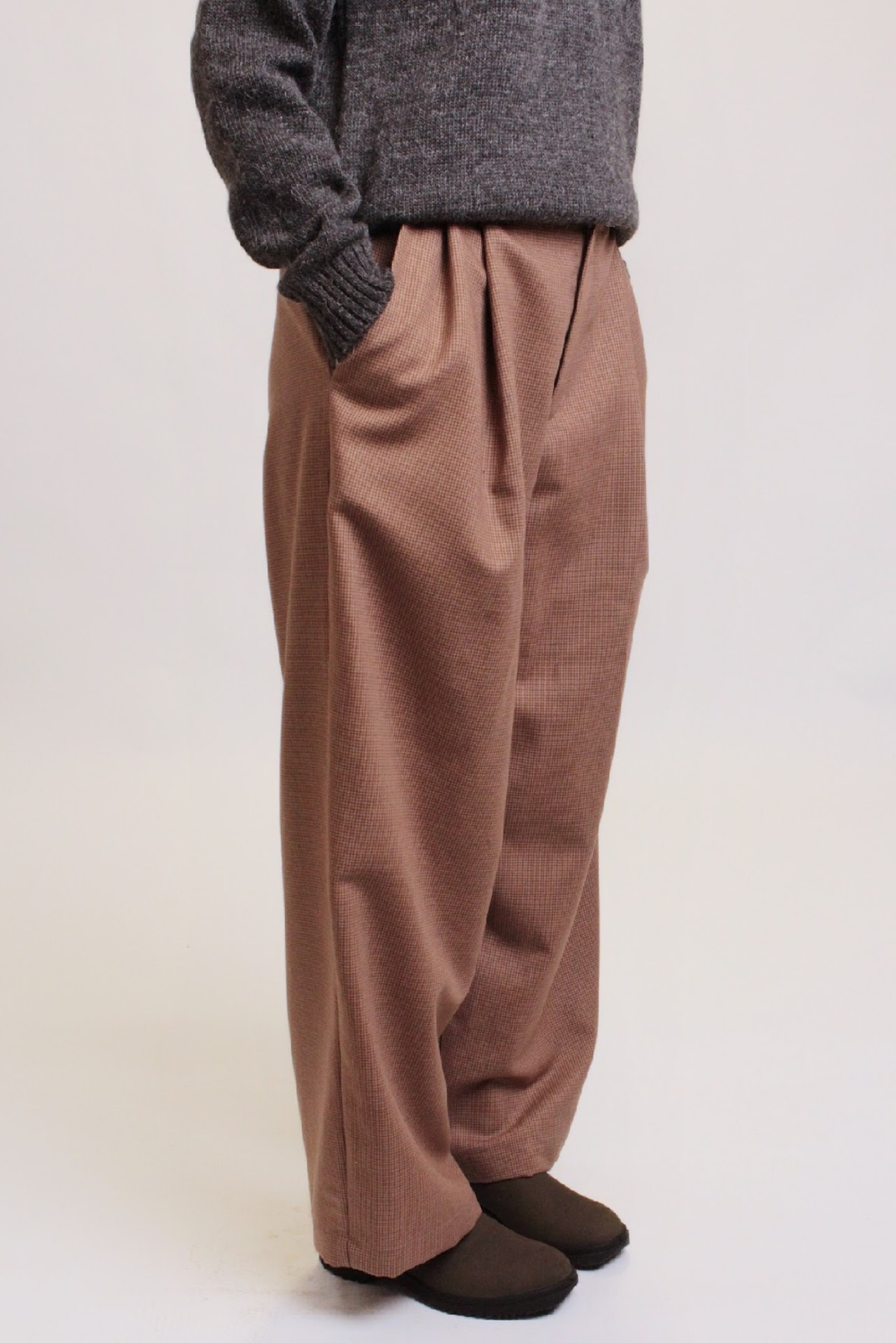 Брюки со складками из шерсти в гусиную лапку