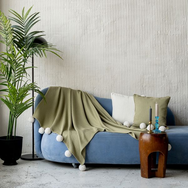 Как выбрать плед в интерьер спальни: размеры, материалы, сезонность и стили