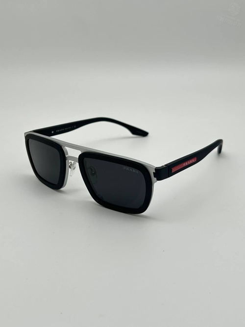 Солнечные очки Prada