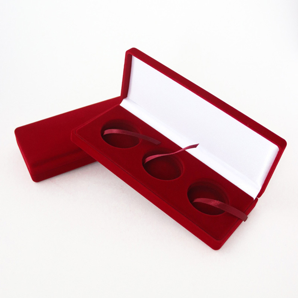 Футляр с ложементом под три монеты в капсулах.