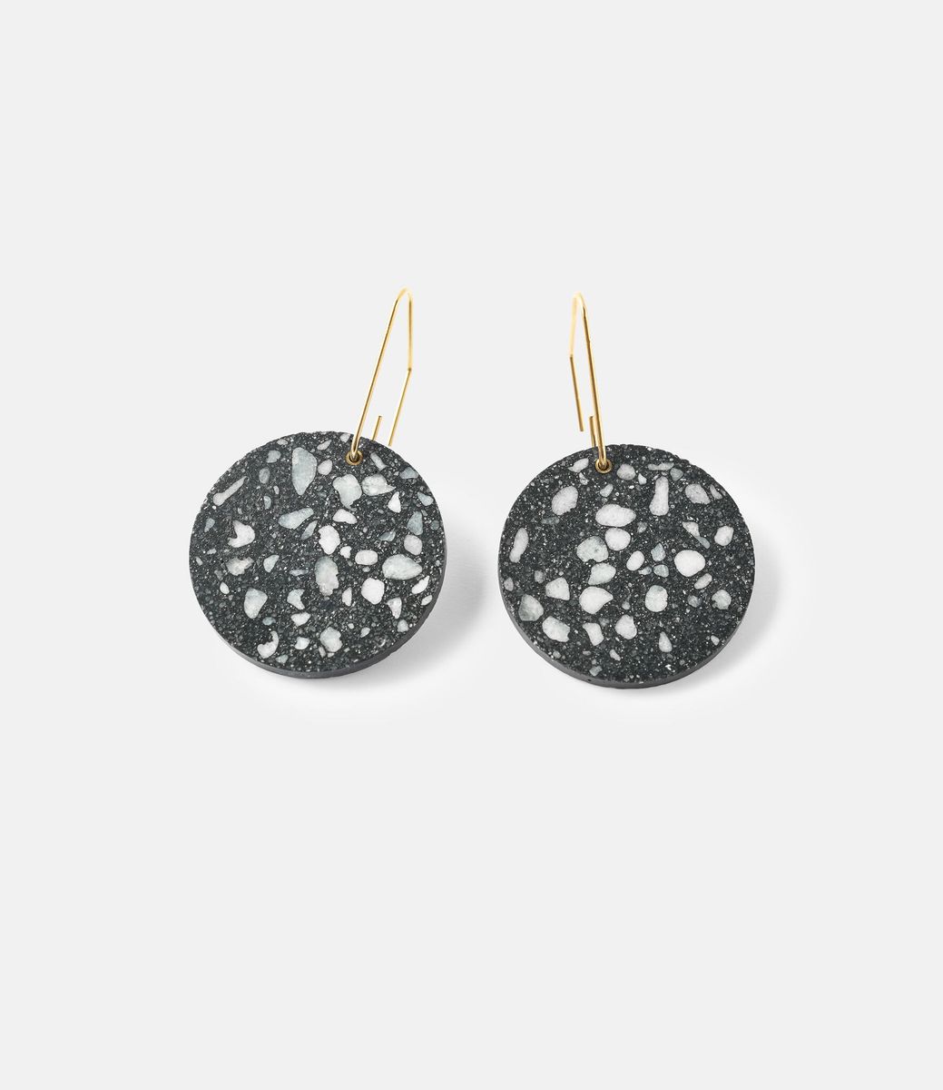 22 Studio Circle Dark Grey — серьги из бетона