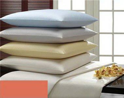 Наволочка 50x70 Elegante Monochrome красная Германия