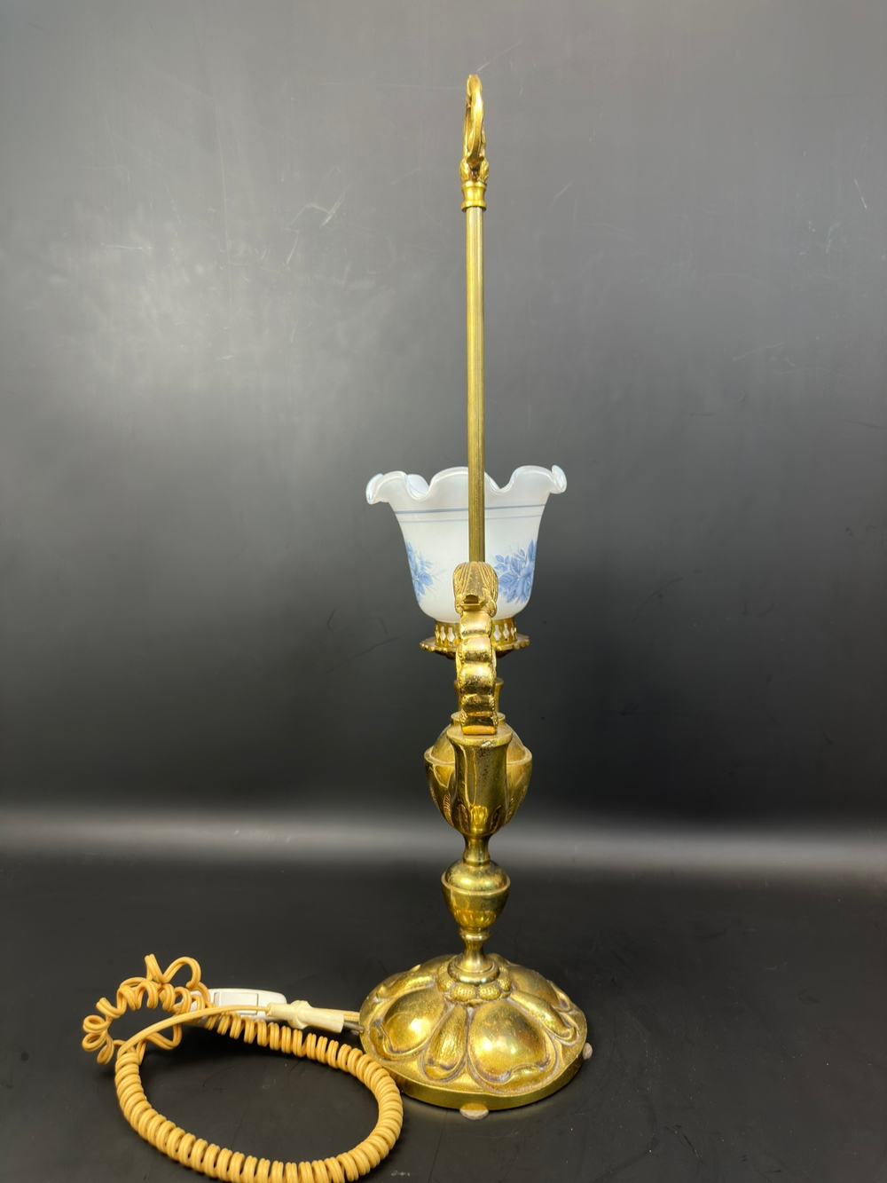 Старинная настольная лампа с головой дракона