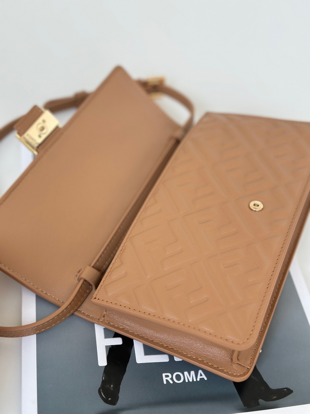 Fendi Wallet On Chain Baguette 21 cm