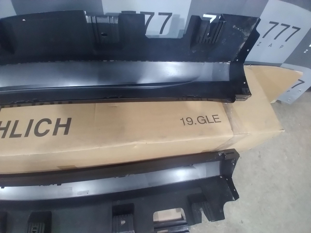 Накладки порогов черные Mercedes GLE 167 AMG БУ a1676982101