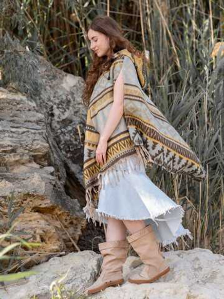 Пончо женское шерстяное с орнаментом