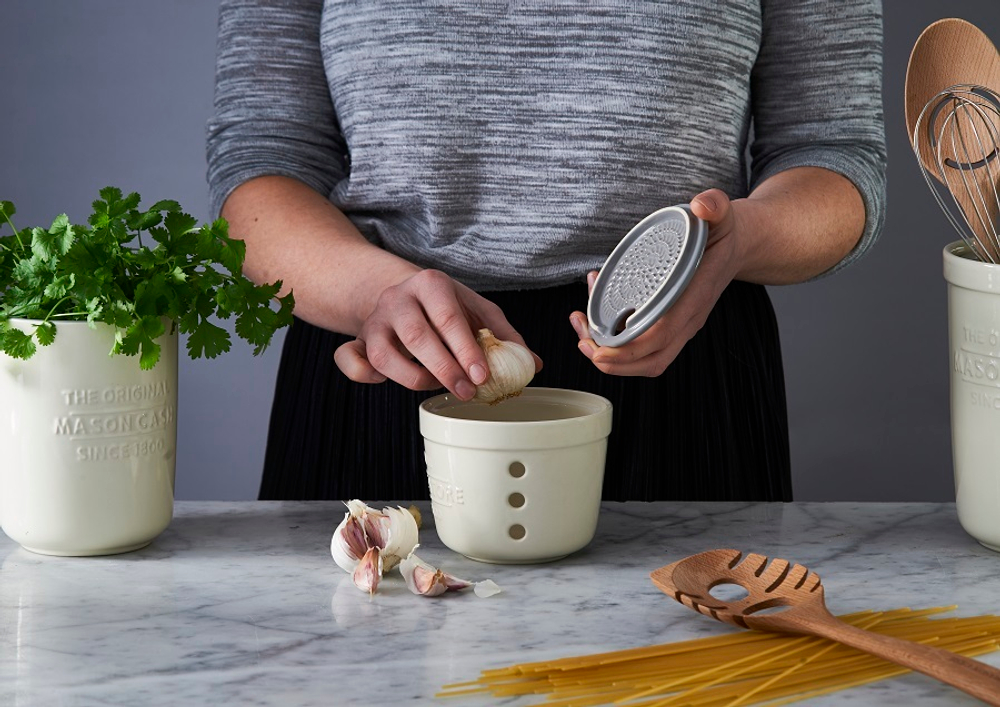 Емкость для чеснока с теркой innovative kitchen