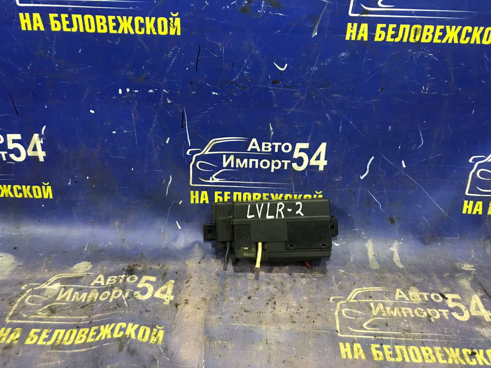 Блок предохранителей подкапотный MAZDA MPV 1996