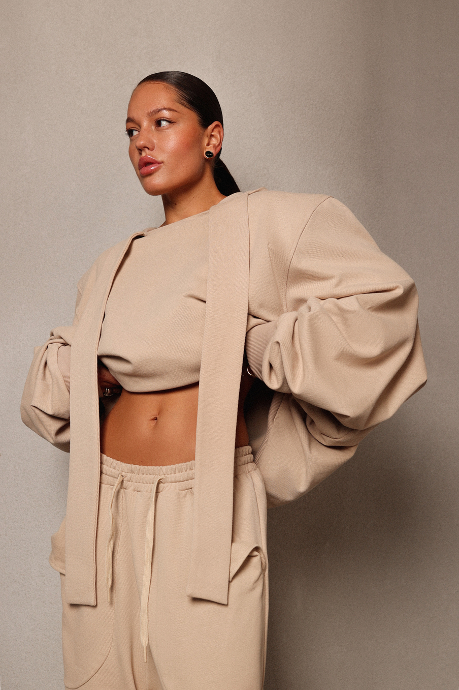 Худи с накладными плечами