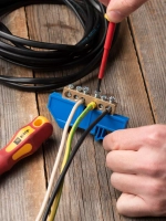 Нулевая шина EKF PROxima N 8х12мм 6 отв, латунь, синий изол. на DIN-рейку sn0-125-6-d-r