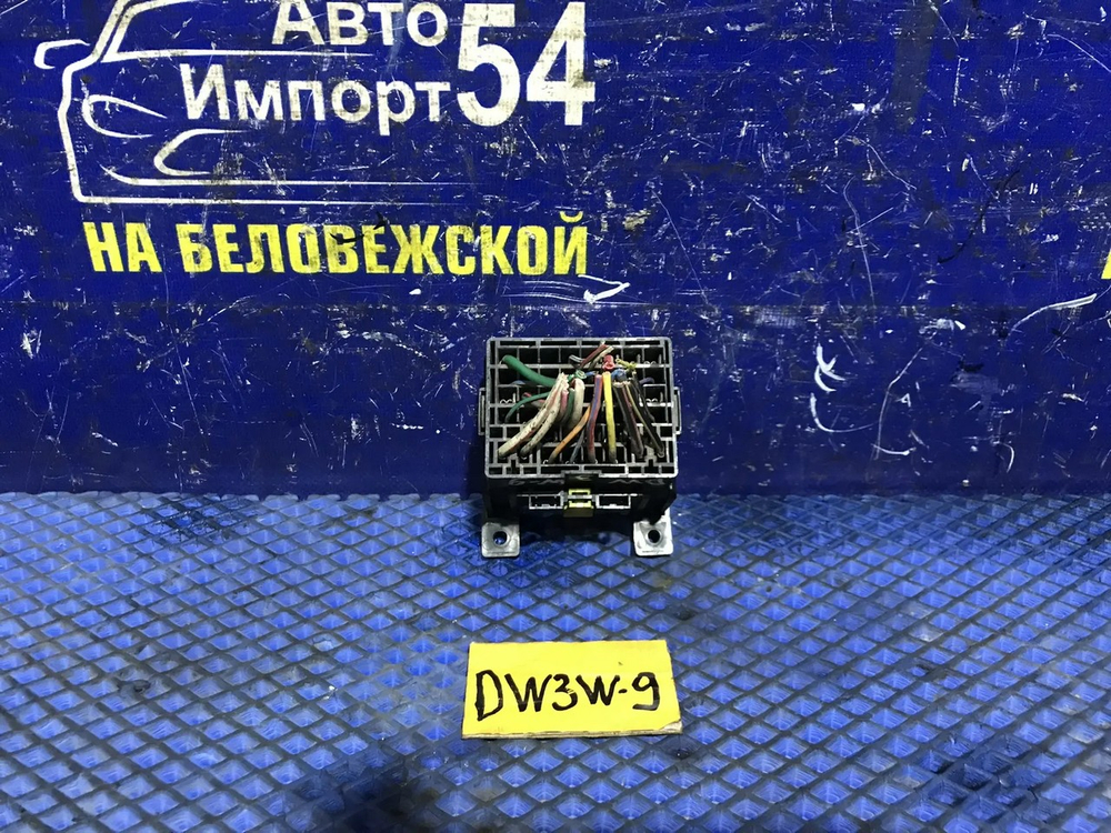 Блок предохранителей салонный MAZDA DEMIO 2000