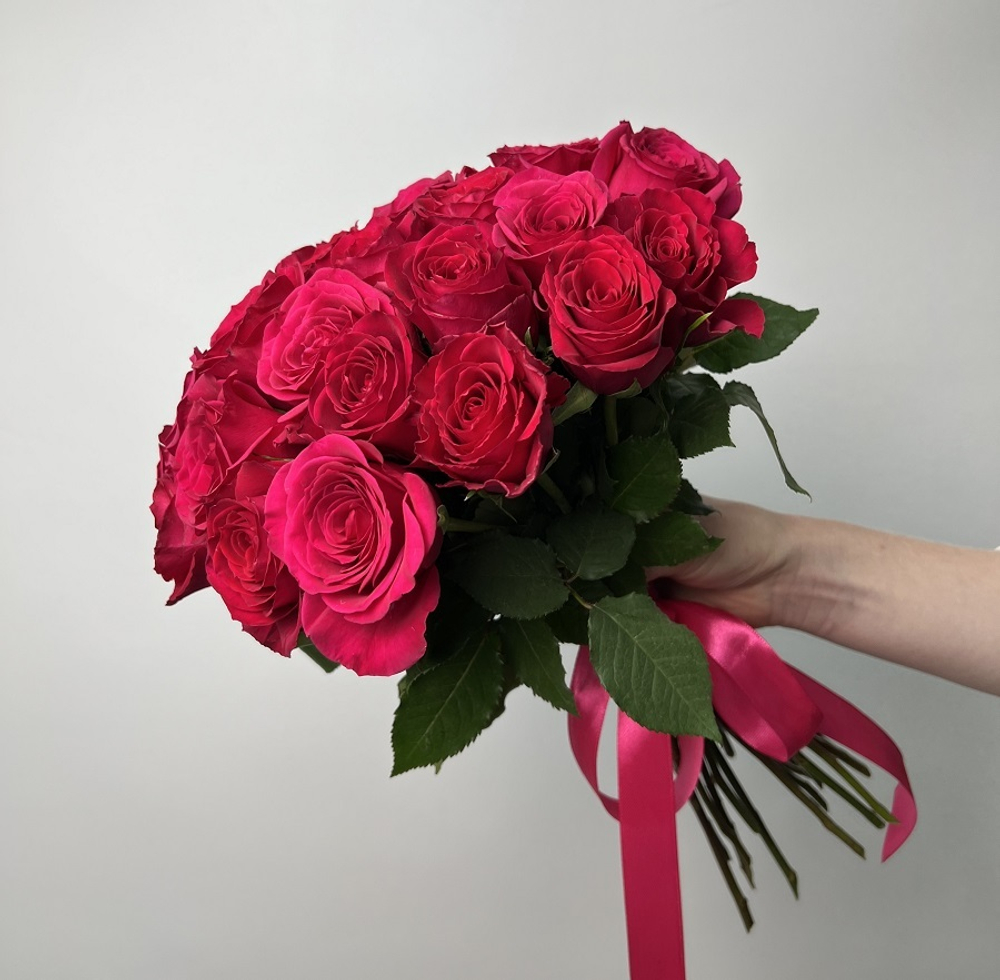 Букет из 25 малиновых роз