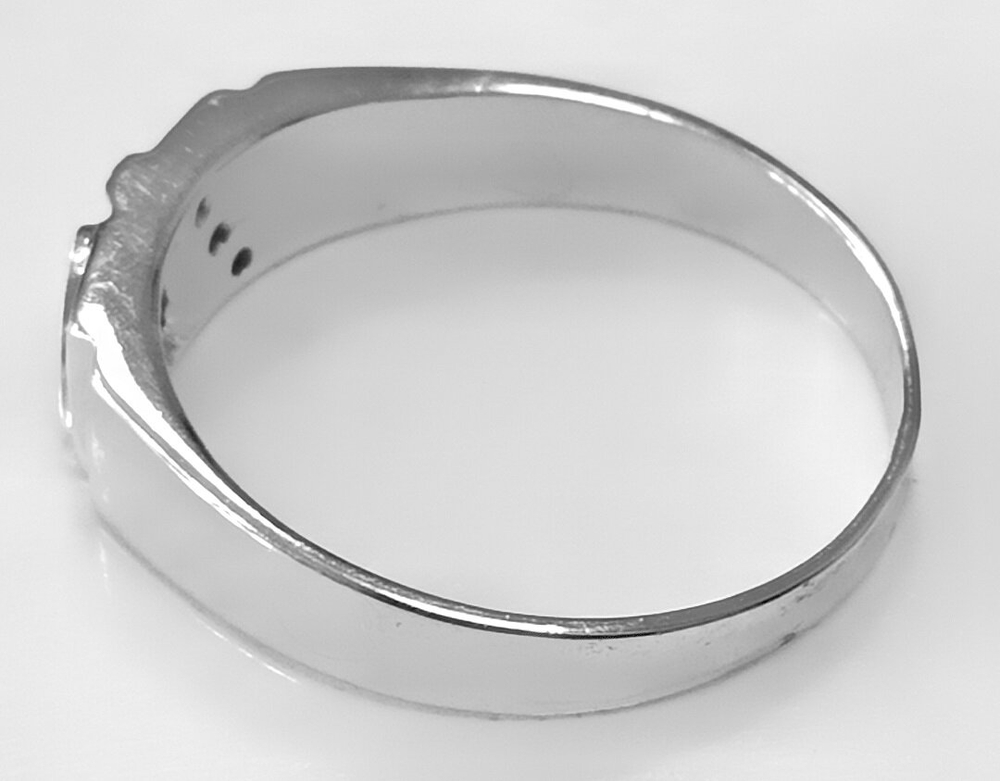 Ювелирное кольцо из серебра 925 пробы с ониксом