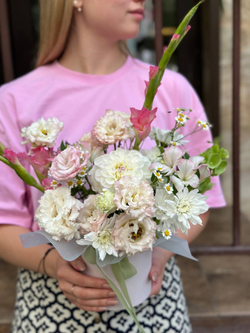 Цветы в коробке «Комплимент»