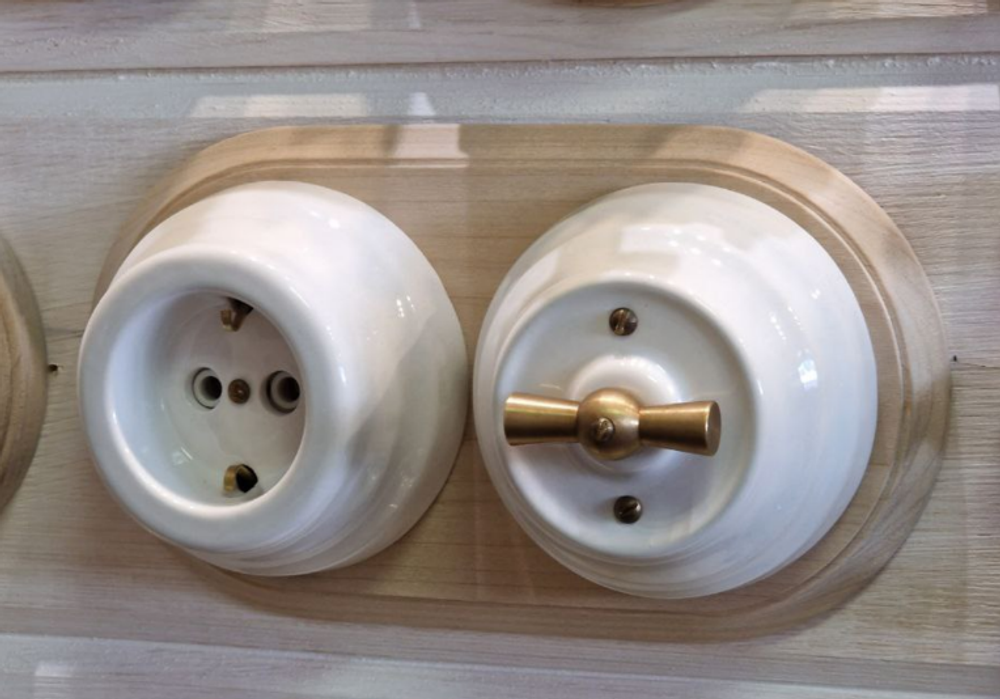 Ретро выключатель керамический Астория, белый, INTERIOR ELECTRIC ВПКАС.1/2.01 / 1 группа света, проходной