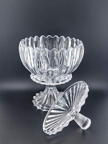 Конфетница на ножке с крышкой