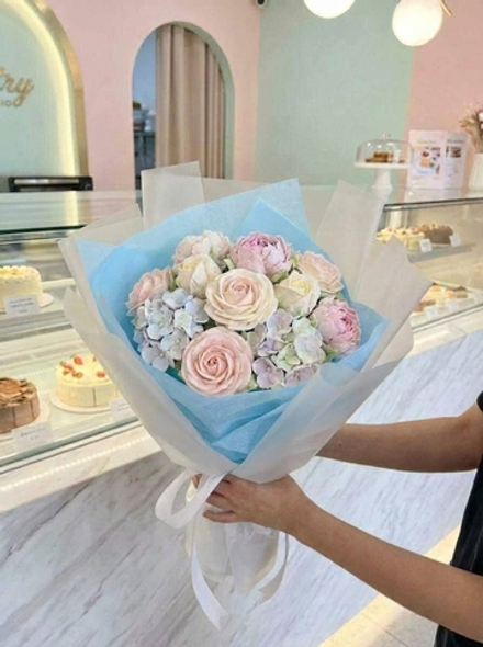 ФУД БУКЕТ Цвет: прозрачная матовая пленка с голубой тишью.