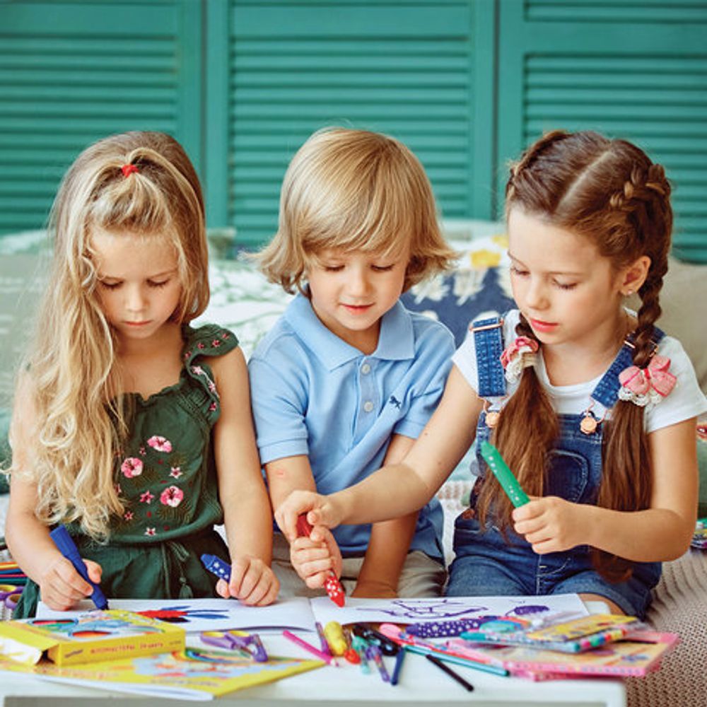 Альбом для рисования, А4, 24 листа, скоба, обложка картон, с раскраской, ЮНЛАНДИЯ, 202х285 мм, "Юнландик в космосе", 105056