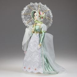 Сувенирная кукла со складным зонтиком в костюме начала 19 века