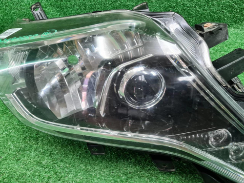 Битая Фара правая Toyota LC Prado 150 (13-17) LED