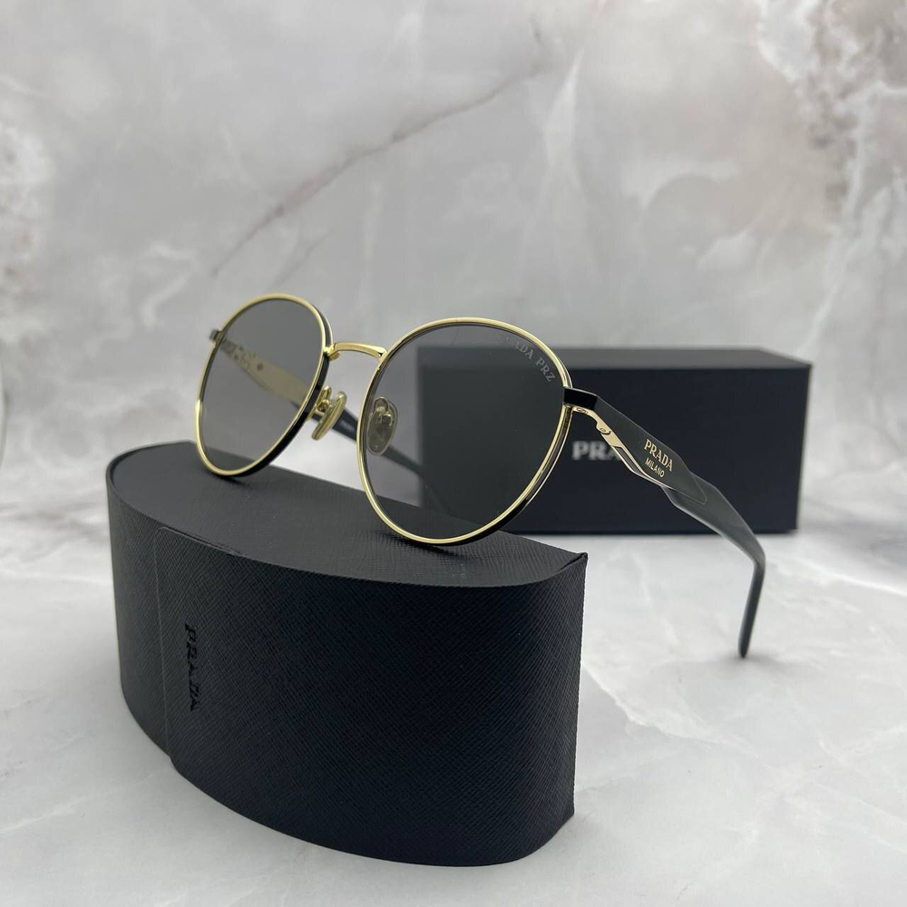 Солнцезащитные очки Prada