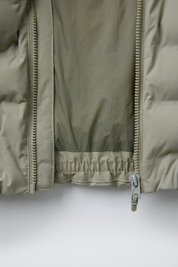 ZARA СТЕГАНЫЙ ЖИЛЕТ С КАПЮШОНОМ, КОСТЯНОЙ