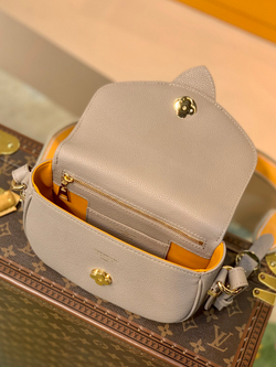 Louis Vuitton Pont 9 Soft PM