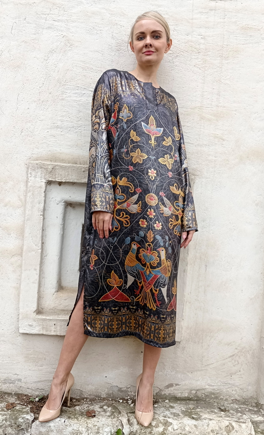 Платье миди "Две голубки", коллекция «Сны белого камня», по мотивам белокаменной резьбы домонгольских соборов Владимирской земли