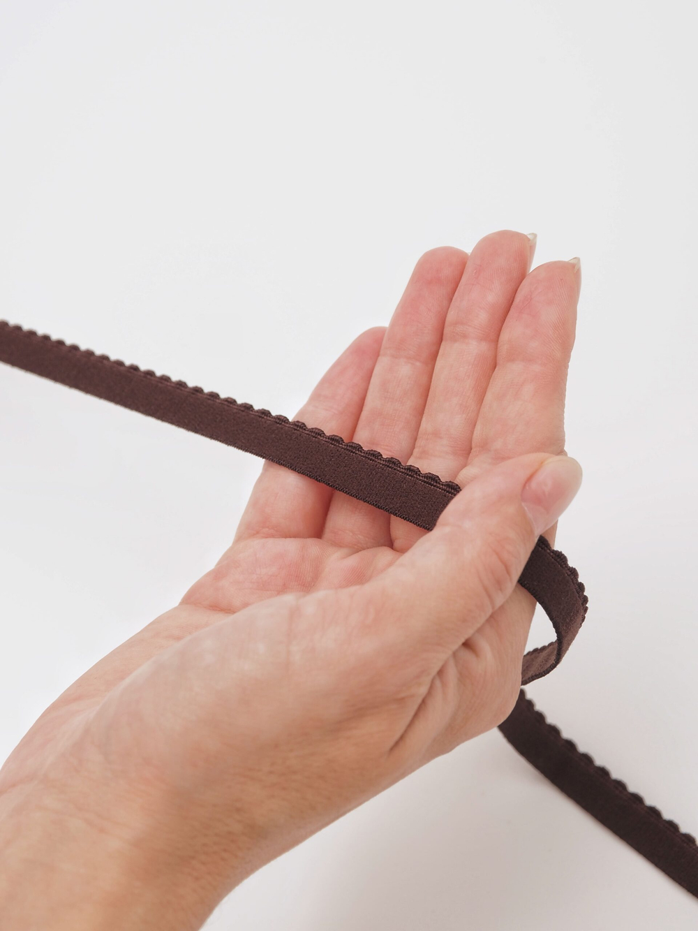 Резинка отделочная горький шоколад ажурная ширина 10 мм с учетом фестона