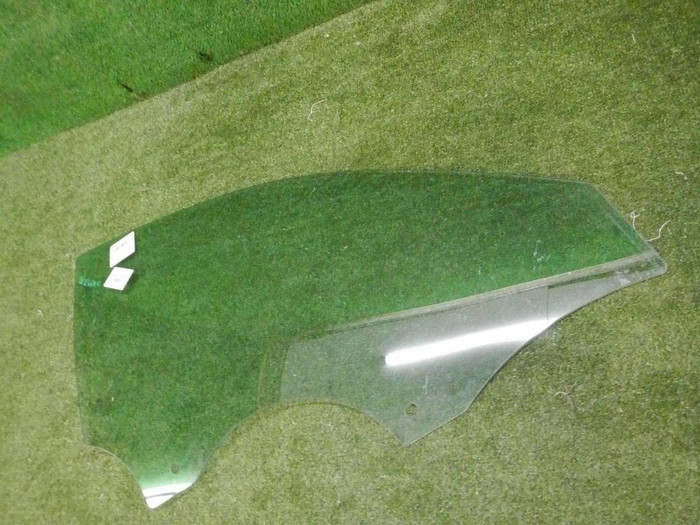 Стекло двери переднее правое Audi A3 3 8V (2012-2020)