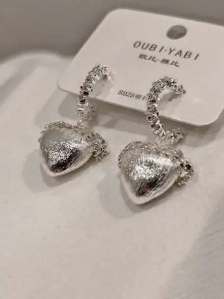 Серьги Oubi Yabi «Сатиновое сердце» Silver