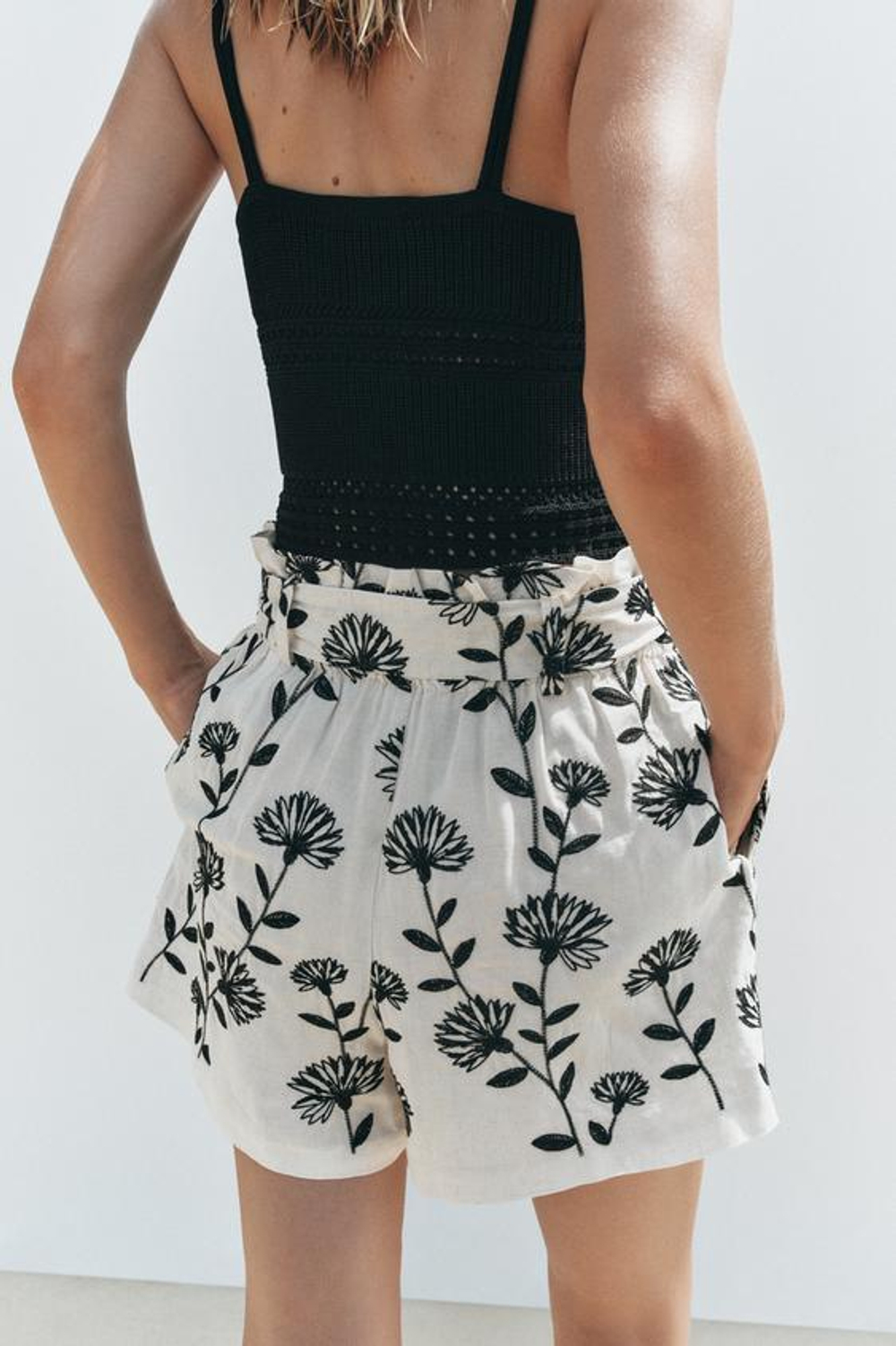 ZARA ШОРТЫ-БЕРМУДЫ PAPER BAG С ВЫШИВКОЙ, ЭКРЮ/ЧЕРНЫЙ