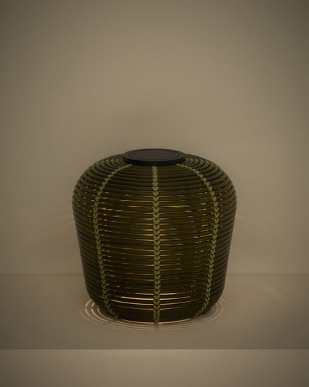 Уличный светильник Garoina солнечных батареях из искусственного ротанга цвета таупе, 35 см