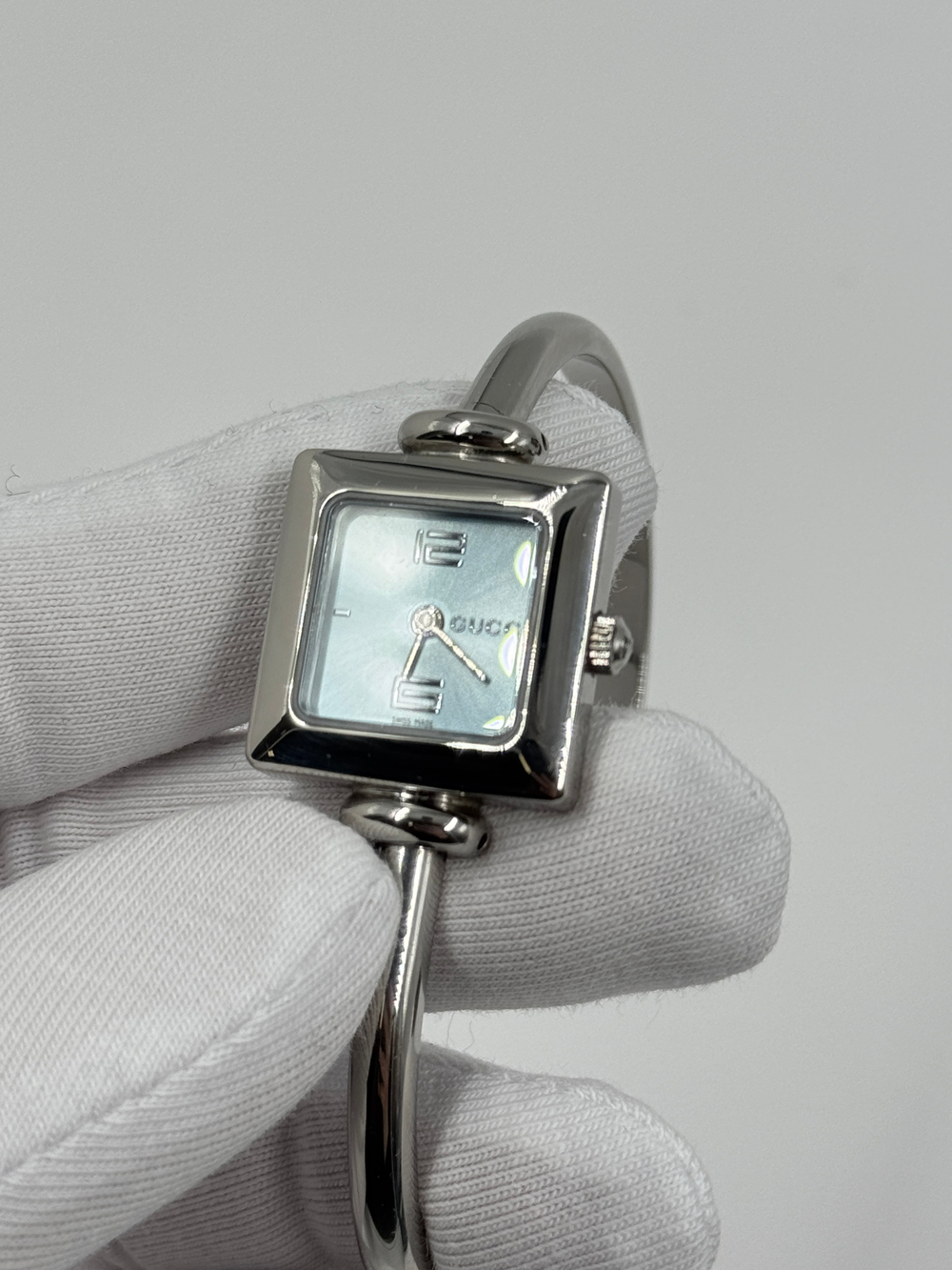 Часы Gucci 1900L с голубым циферблатом