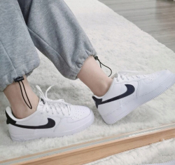 Кроссовки женские NIKE WMNS AIR FORCE 1 07